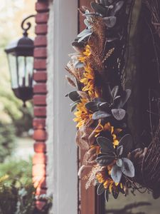 Preview wallpaper flowers, leaves, petals, wreath, dried flowers, blur