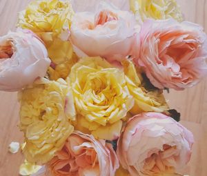 Preview wallpaper flowers, petals, bouquet, light