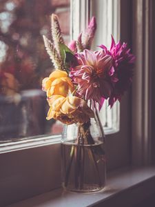 Preview wallpaper flowers, petals, bouquet, vase, window