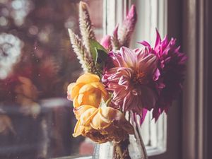 Preview wallpaper flowers, petals, bouquet, vase, window