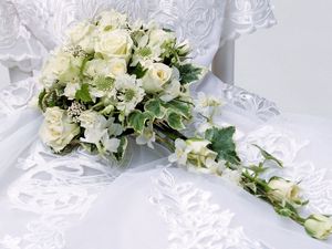 Preview wallpaper flowers, roses, bouquet, wedding dress