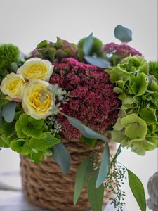 Preview wallpaper flowers, roses, bouquet, basket