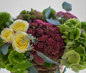 Preview wallpaper flowers, roses, bouquet, basket