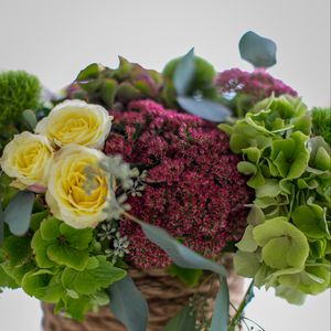 Preview wallpaper flowers, roses, bouquet, basket