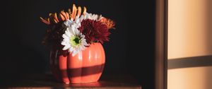 Preview wallpaper flowers, vase, bouquet, composition