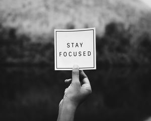 Preview wallpaper focus, inscription, hand, bw