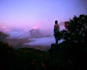 Preview wallpaper fog, man, mountains, top