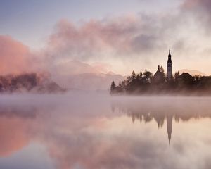 Preview wallpaper fog, water, castle, morning