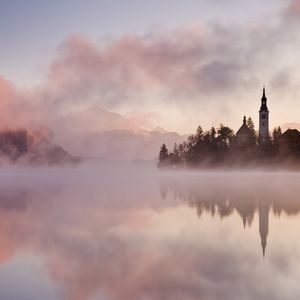 Preview wallpaper fog, water, castle, morning