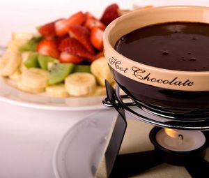 Preview wallpaper fondue, candle, chocolate, fruit, dessert