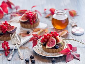 Preview wallpaper food, sweets, cakes, pastries, fruits, berries, figs, currants, blueberries, honey, dessert