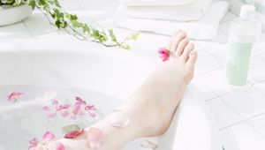 Preview wallpaper foot, bath, aromatherapy, petals