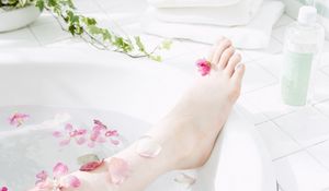 Preview wallpaper foot, bath, aromatherapy, petals