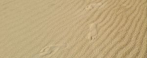 Preview wallpaper footprints, feet, sand, texture