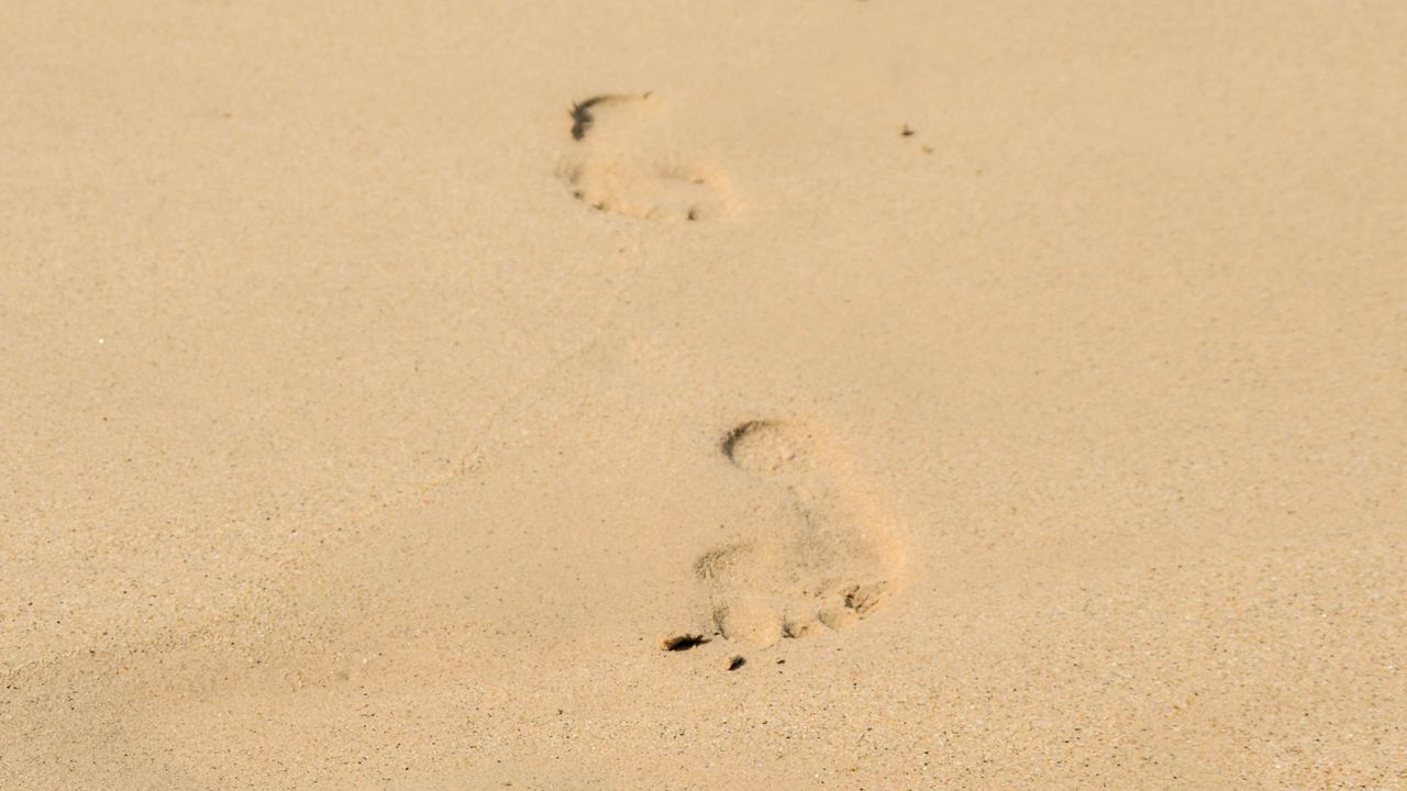 Wallpaper footprints, sand, beach