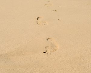 Preview wallpaper footprints, sand, beach