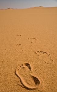 Preview wallpaper footprints, sand, beach, horizon