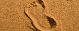 Preview wallpaper footprints, sand, beach, horizon