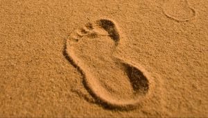 Preview wallpaper footprints, sand, beach, horizon