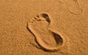 Preview wallpaper footprints, sand, beach, horizon