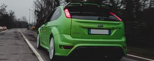 Preview wallpaper ford focus, ford, car, green, road, speed