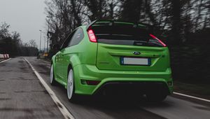 Preview wallpaper ford focus, ford, car, green, road, speed