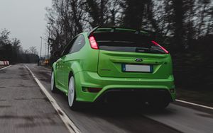 Preview wallpaper ford focus, ford, car, green, road, speed