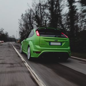 Preview wallpaper ford focus, ford, car, green, road, speed