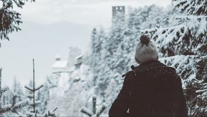 Preview wallpaper forest, man, fog, walk, winter