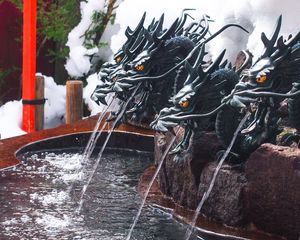 Preview wallpaper fountain, dragons, water