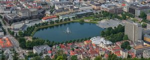 Preview wallpaper fountain, pond, buildings, city, bergen, norway