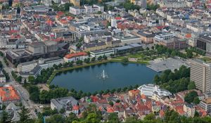 Preview wallpaper fountain, pond, buildings, city, bergen, norway