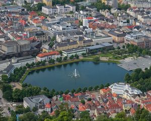 Preview wallpaper fountain, pond, buildings, city, bergen, norway