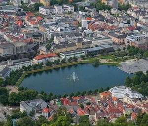 Preview wallpaper fountain, pond, buildings, city, bergen, norway