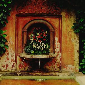Preview wallpaper fountain, source, flowers, vintage, shabby