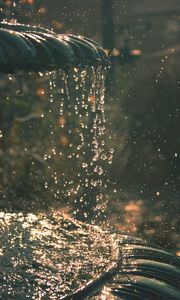 Preview wallpaper fountain, spray, drops, water, light, glare