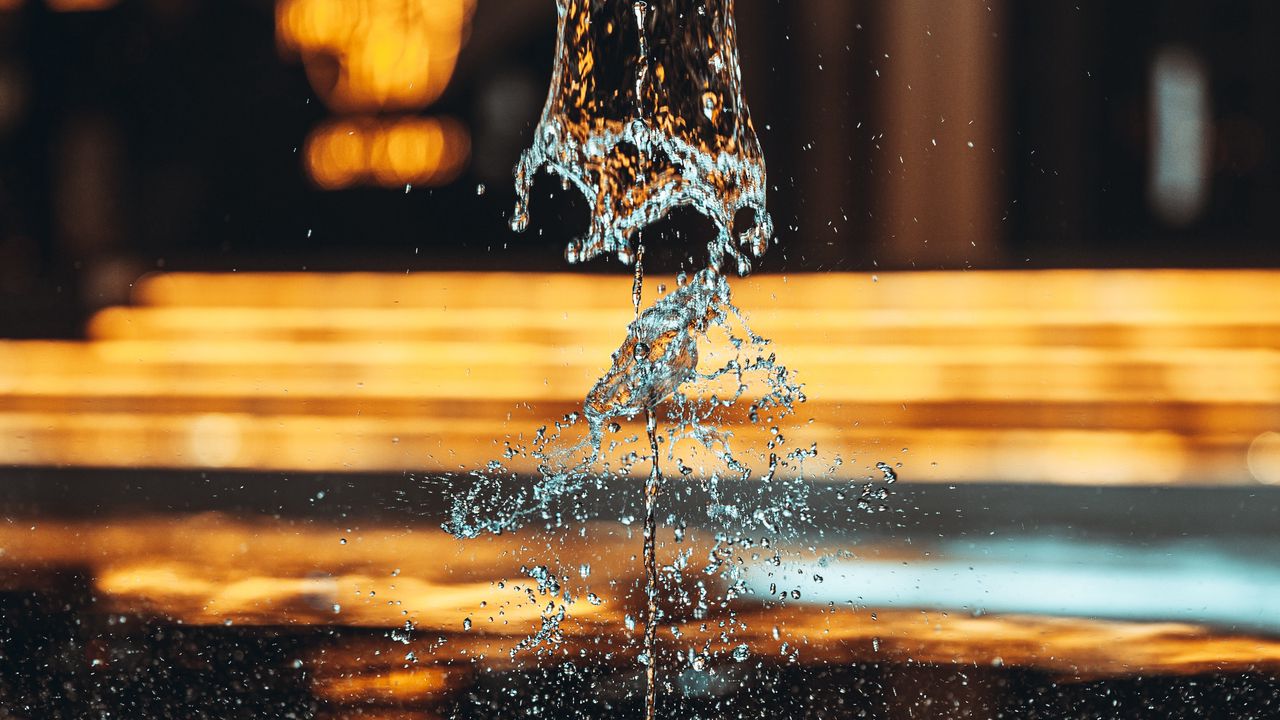 Wallpaper fountain, water, spray, drops
