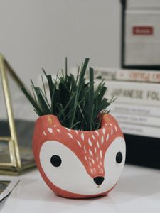 Preview wallpaper fox, vase, grass, table