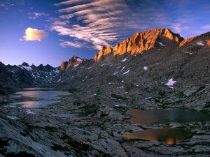 Preview wallpaper fremont peak, wyoming, rocks, mountains, shade