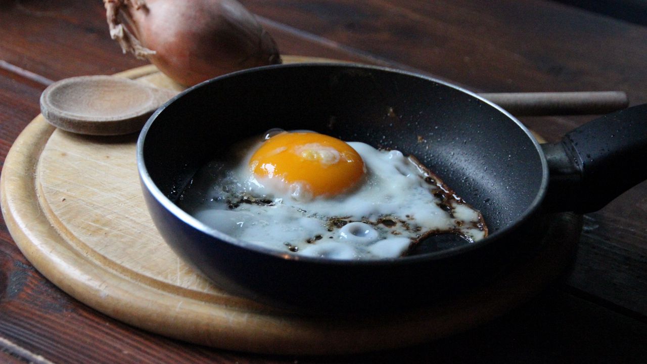 Wallpaper fried eggs, onion, pan, cutting board