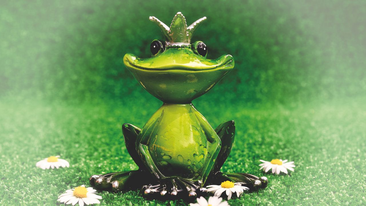 Wallpaper frog, statuette, princess, crown, flowers