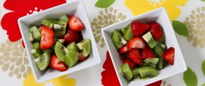 Preview wallpaper fruit salad, kiwi, strawberries, plates