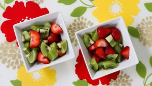 Preview wallpaper fruit salad, kiwi, strawberries, plates