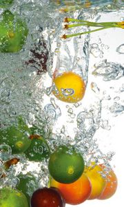 Preview wallpaper fruit, splashes, water, falling