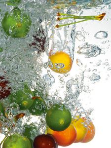 Preview wallpaper fruit, splashes, water, falling