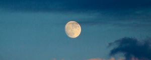 Preview wallpaper full moon, clouds, evening, dusk