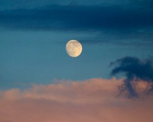 Preview wallpaper full moon, clouds, evening, dusk