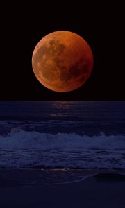Preview wallpaper full moon, eclipse, sea, surf, horizon