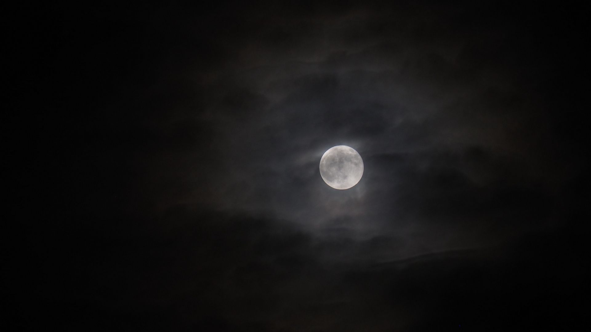 Download wallpaper 1920x1080 full moon, moon, clouds, night, bw full hd ...