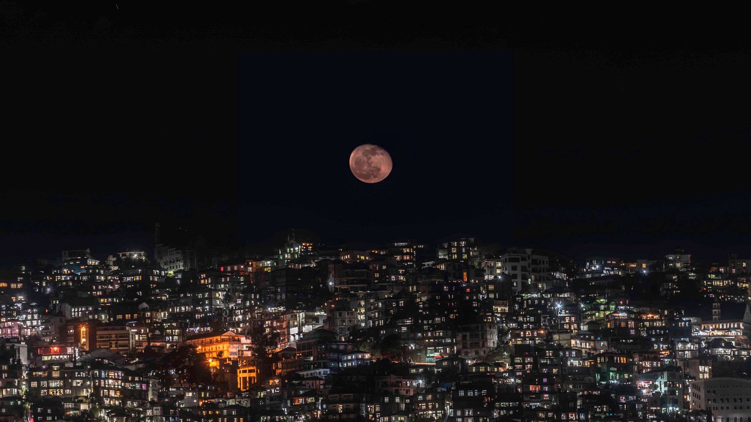 Download wallpaper 2560x1440 full moon, night city, moon, night